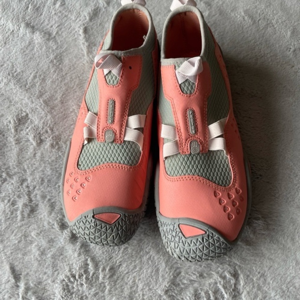 Teva pink proton Coral and Gray Athletic Shoes Sz 8